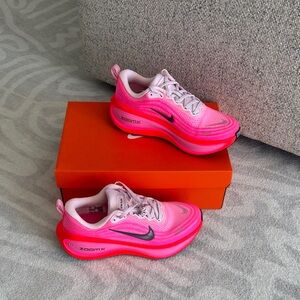 NEW Nike Hot Pink and Black Gradient ZoomX Running Shoes FREE SHIPPING